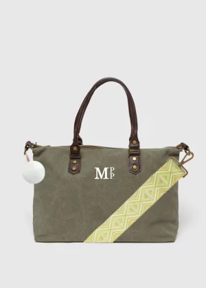 Bolso personalizado en color verde con correa a juego